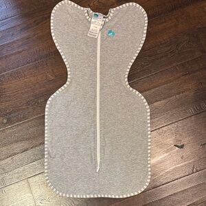Love to Dream Gray and White Swaddle small 8-13lbs worn once!